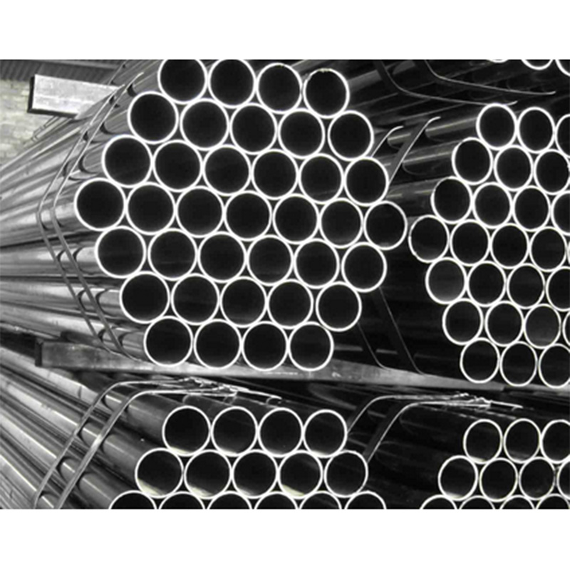 What are the characteristics and advantages of seamless steel pipes?