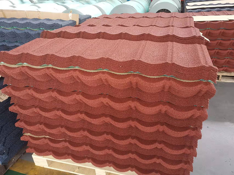Метални покривни листови обложени со камен во боја
