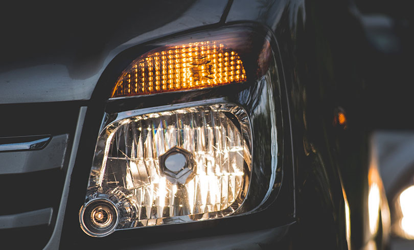 When cleaning coated car lights, you need to pay attention to the following steps
