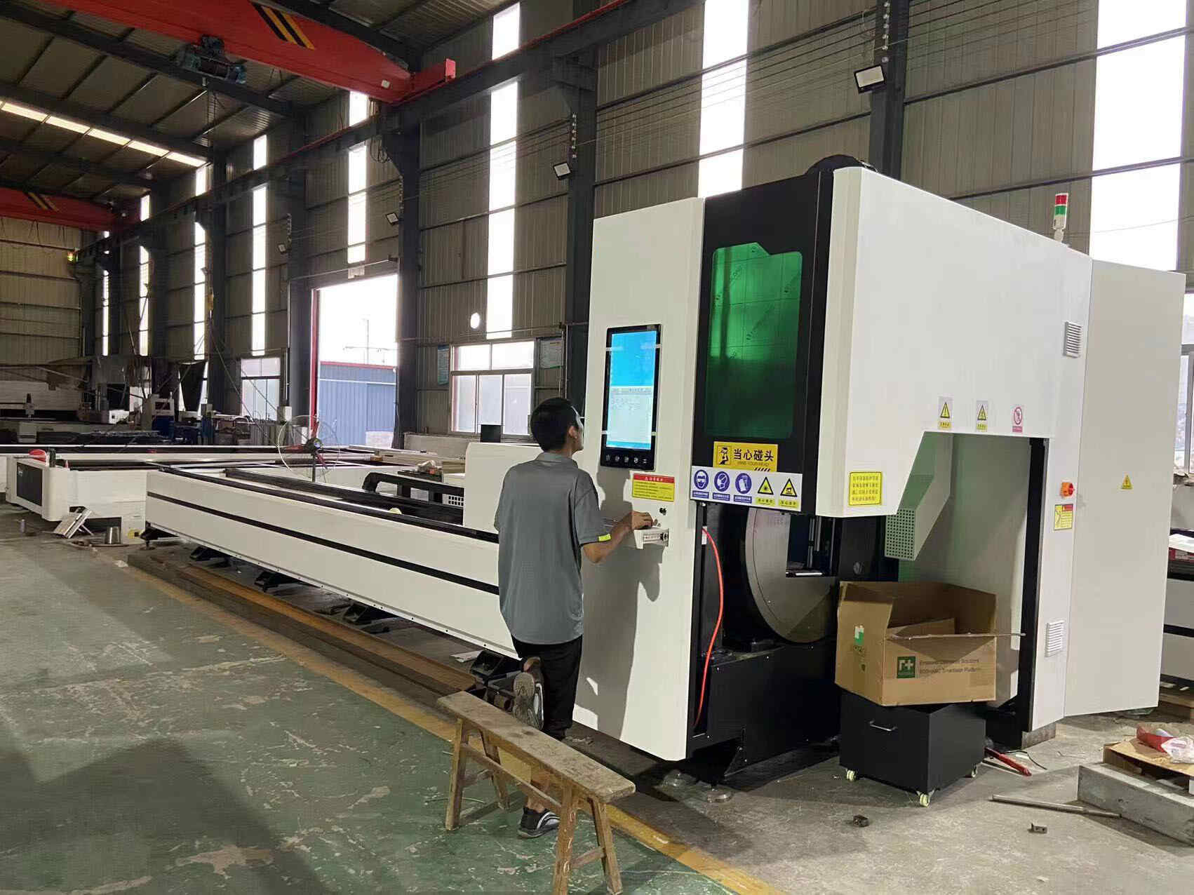 Vente directe d'usine 1530 Machine de découpe laser à fibre pour métal non métallique