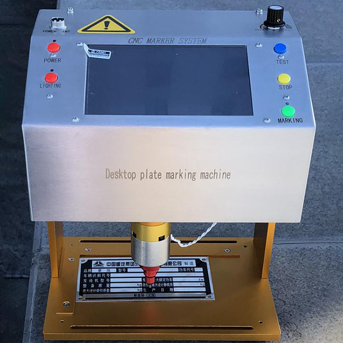 Električni stroj za graviranje kovinskih napisnih ploščic