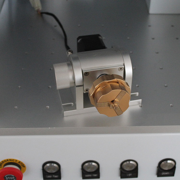 Tříosý rotační laserový značkovací stroj