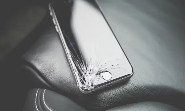 How to Replace a Broken Cell Phone Screen Display