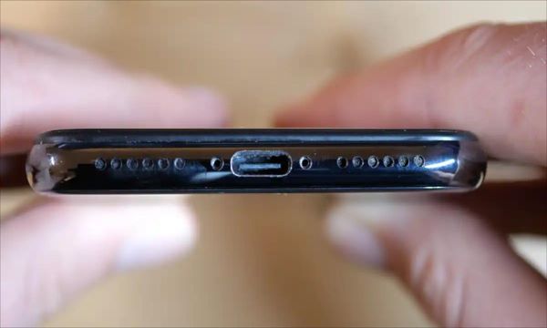 أكدت Apple أن iPhone سيتحول إلى USB-C