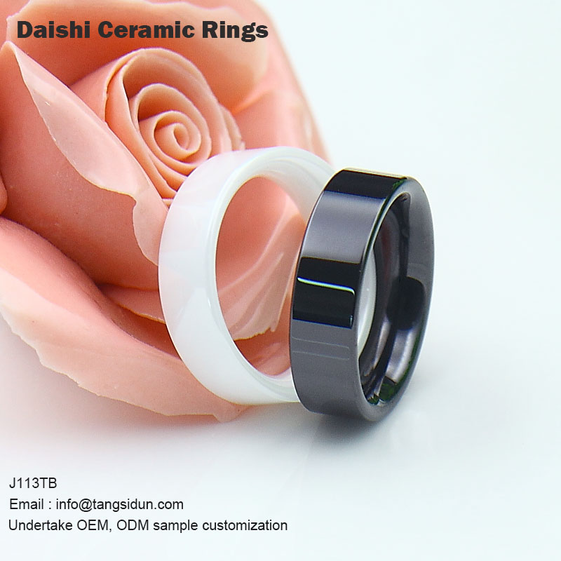 Płaski pierścionek ceramiczny w kolorze biało-czarnym