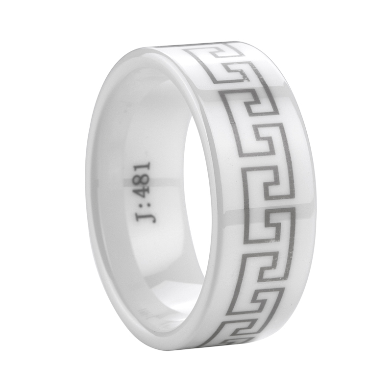 Белое керамическое кольцо с плоской гравировкой в ​​виде греческого ключа