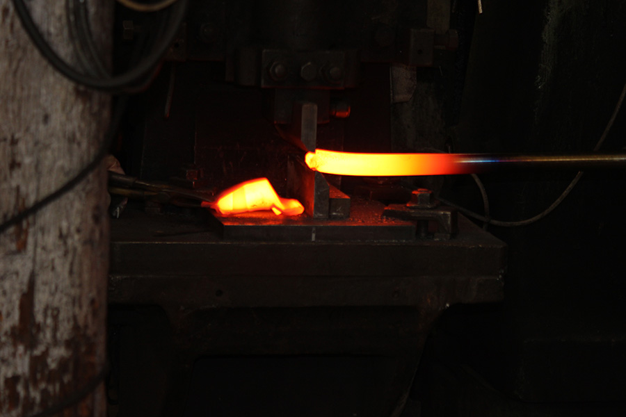 Straight-axis forging is classified in Maple