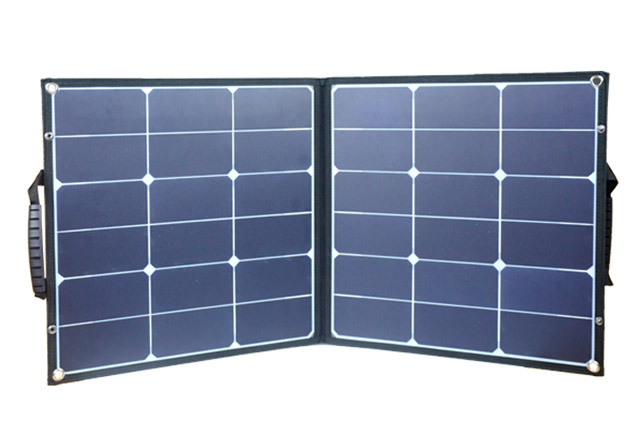 Hvordan genererer sammenleggbare solcelleposer strøm?