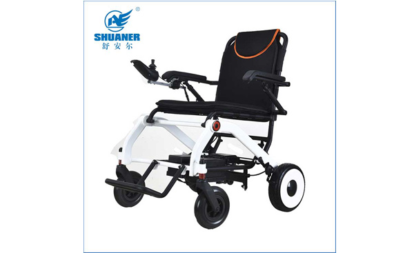 Kaip elgtis su elektriniu invalido vežimėliu, kai jis patenka į vandenį