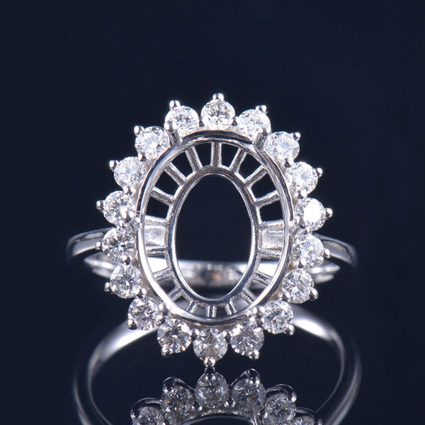 14k Gold Halo Diamond Leathshliabh Ring