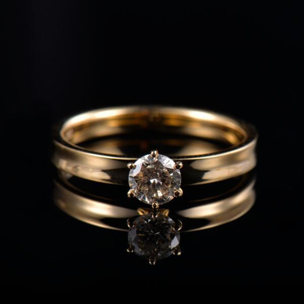 Anel de noivado solitário de diamante de ouro 18K