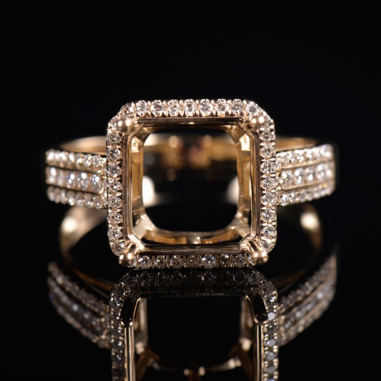 Detailed Engagement Ring Semi-Set