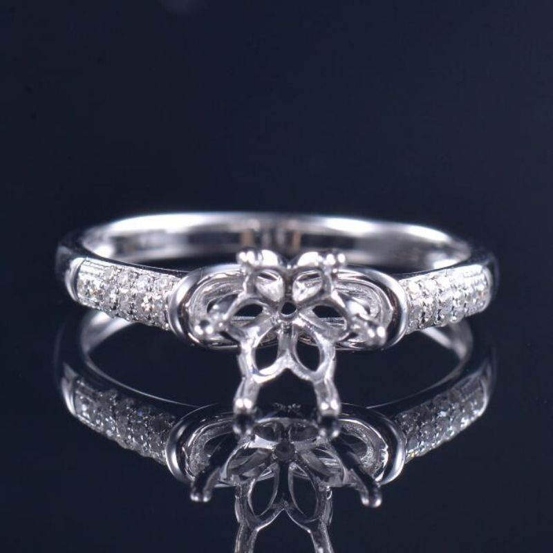Detailed Solitaire Stud Ring Semi-Set