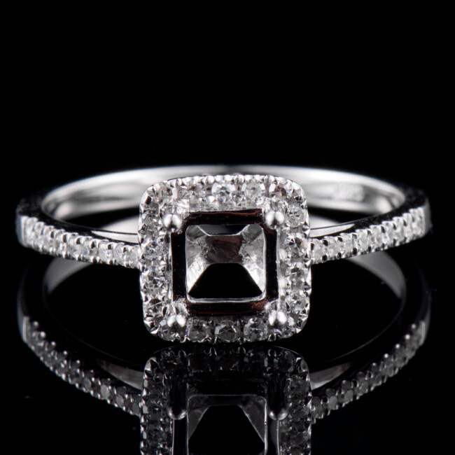 Elegant Fine Engagement Ring Setting