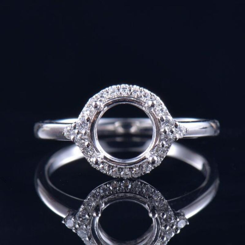 Elegant Solitaire Stud Ring Mounting