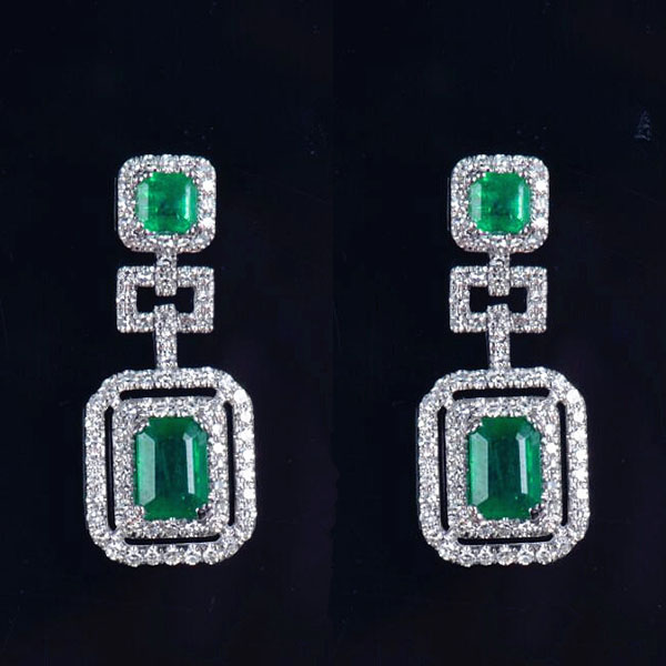 Cluaise Dangle Emerald Diamond Nádúrtha