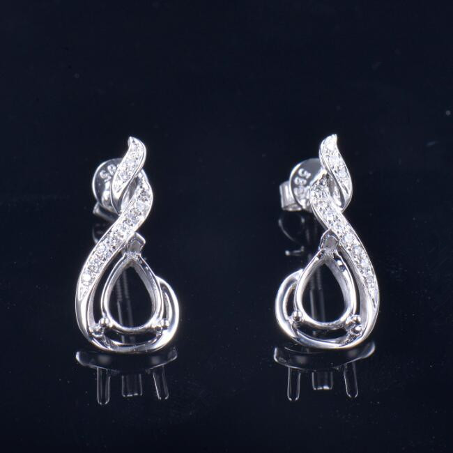 Pretty Unique Design Earrings Semi-Set