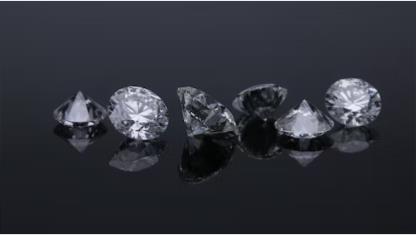 Do diamonds glow under uv light?