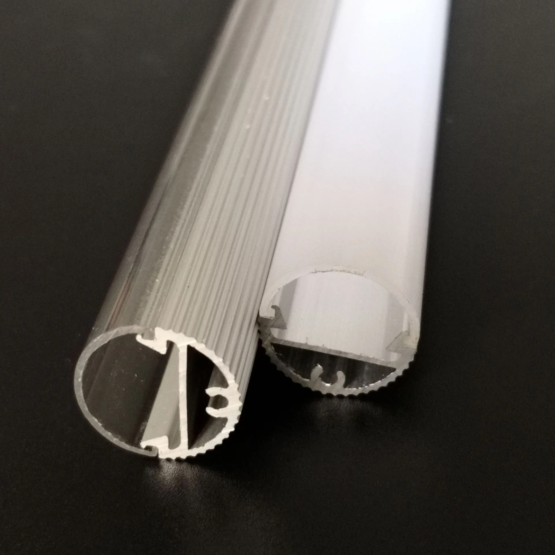 Isa sa mga dahilan para sa pag-crack ng PC diffuser sa LED tube housing