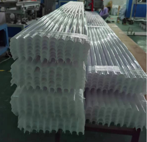 JE prepares stock of LED tube housing for the New Year holiday