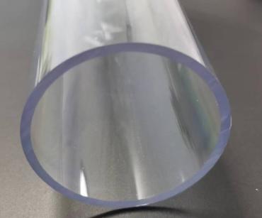 Grandes cantidades de tubos redondos transparentes con un diámetro de 60 mm