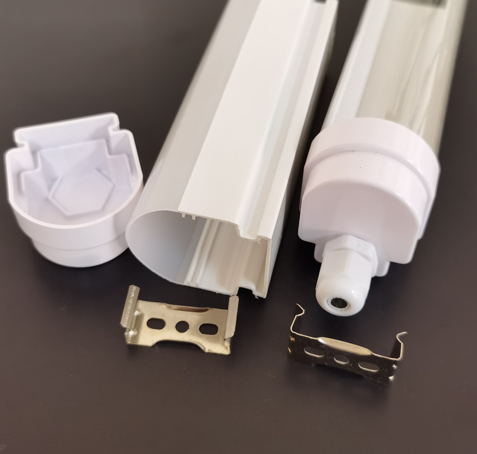 LED tube housing assembly tolerance