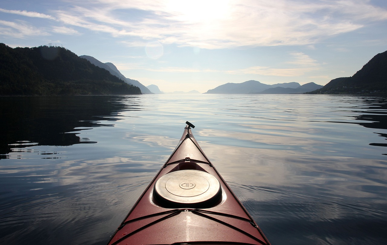Discover the beauty of nature - the fun and challenge of kayaking