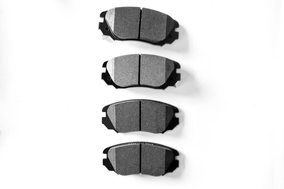 What is a semi-metal brake pad and its characteristics?