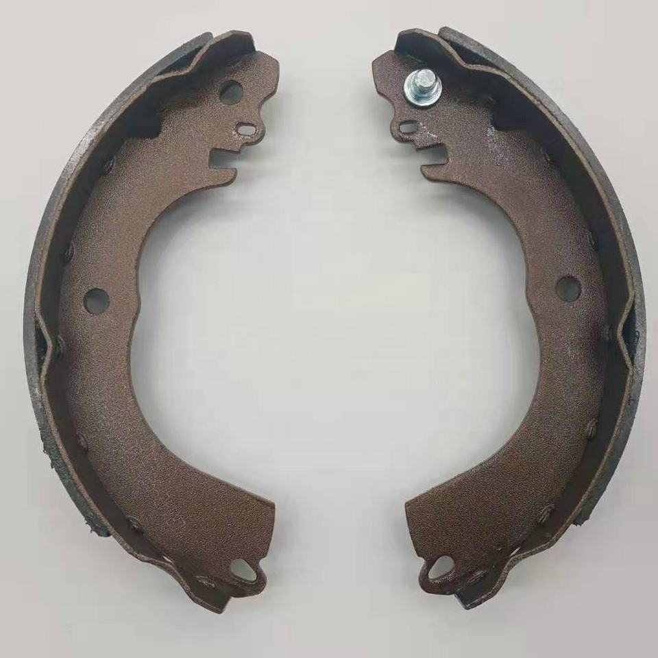 What type of brakes use brake shoes?