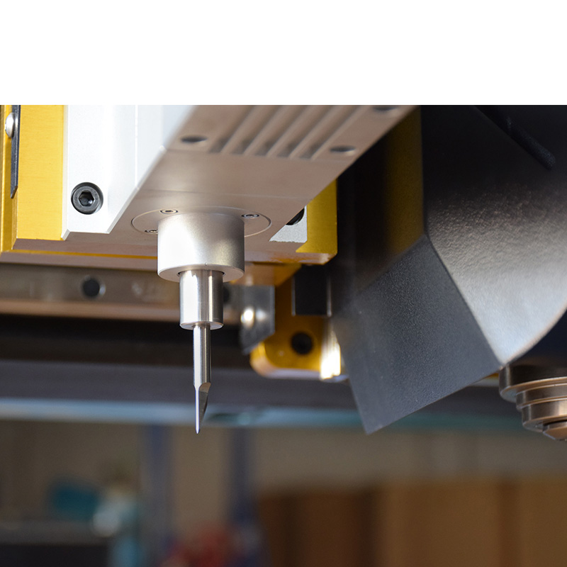 Como manter a máquina de corte com faca oscilante CNC?