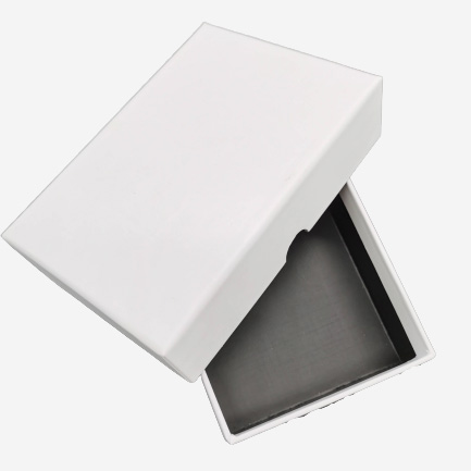 Kartonový kryt a spodní pevná krabice pro stolní hry