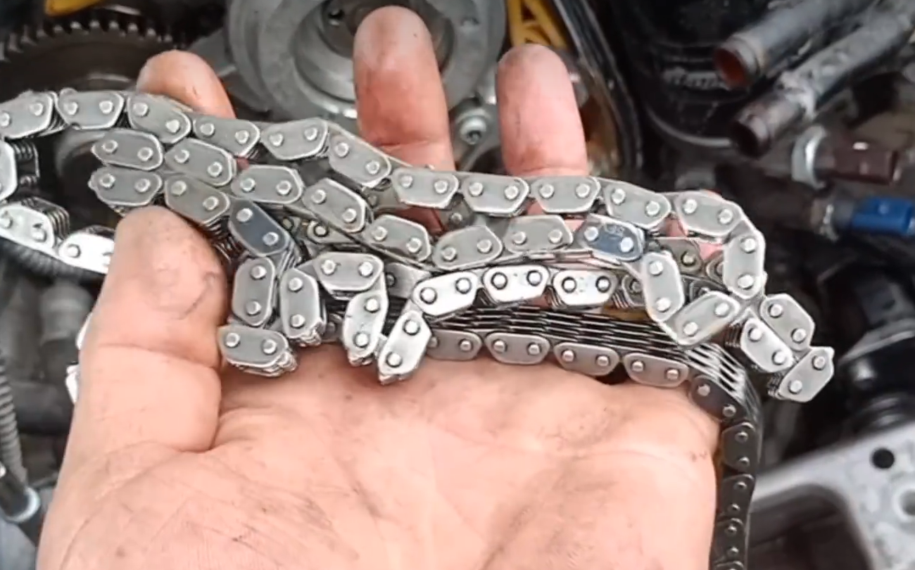 The timing chain may also break, so be sure to check it when the mileage is reached. If there is a problem, the benefits outweigh the losses.