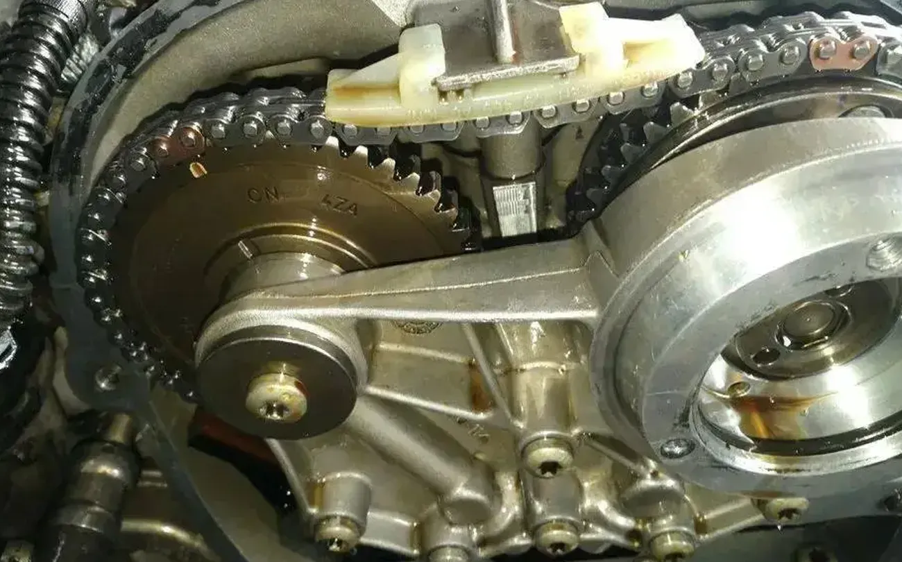 What are the symptoms of tooth skipping in the car timing chain