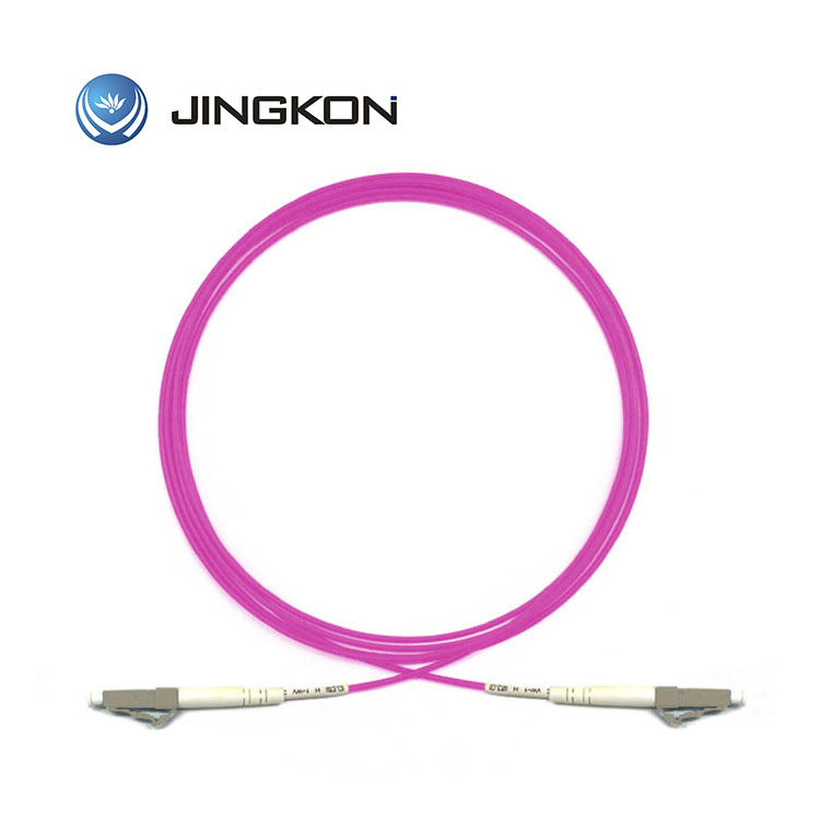 LC OM4 povezovalni kabel