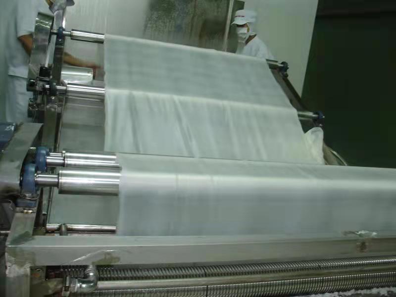 What are the performance characteristics of the large rice flour machine