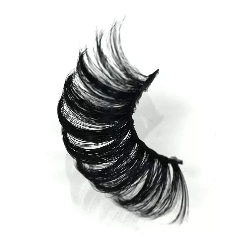 Natural Look Dramatic Lashes Cat Eye Style