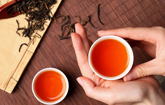 အနက်ရောင်လက်ဖက်ရည်၏အဓိကအကျိုးသက်ရောက်မှု။