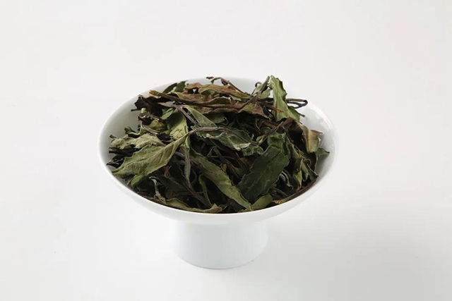The differences of loose white tea leaves and white tea cake （1）