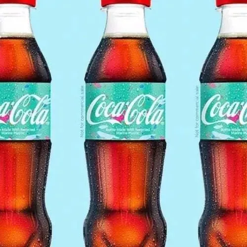 A világ első Coca-Cola piacra dobta az óceáni hulladékból származó műanyag újrahasznosított palackot