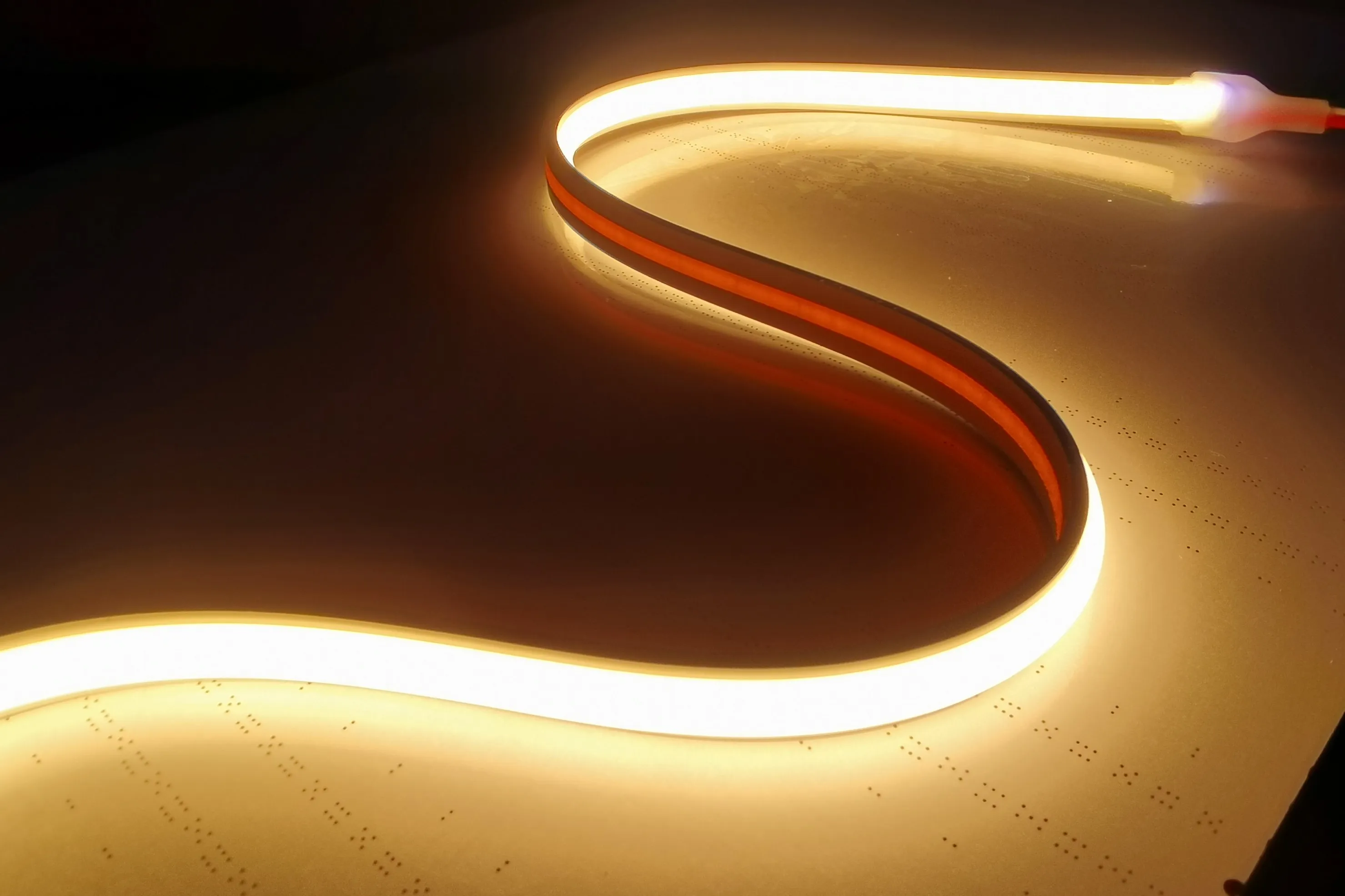 ບໍ່ມີຈຸດແສງສະຫວ່າງໃດໆ COB led strip light