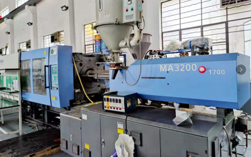 What are the advantages of injection molding?