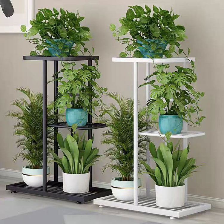 Supporti per piante a tre livelli e quattro vasi