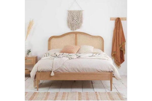 Ontdek het massief houten bed: een mix van stijl, comfort en natuur