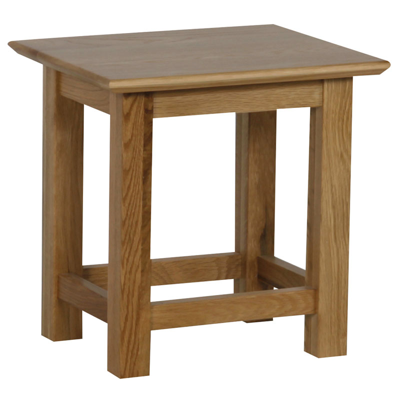 Moderný dubový príručný stolík
