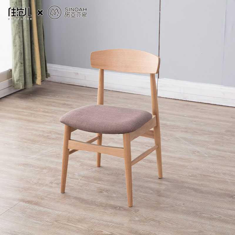 Dubová stolička s látkovým sedákom-1