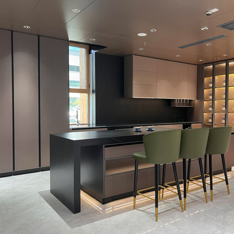 Pametne kuhinjske omare L-oblike Luksuzne kuhinjske omare s steklenimi kuhinjskimi omaricami