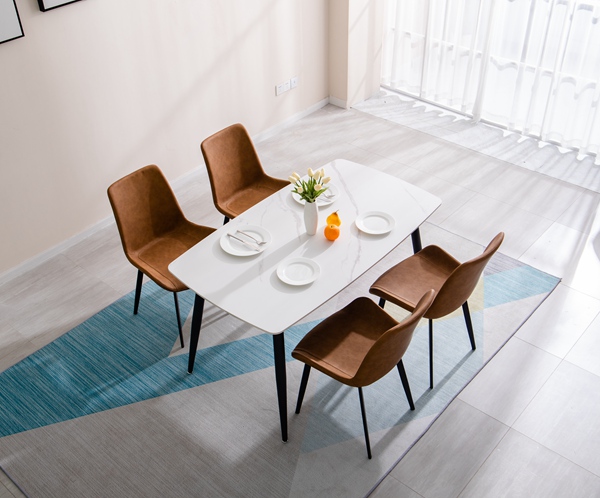आधुनिक डाइनिंग टेबल और कुर्सियाँ