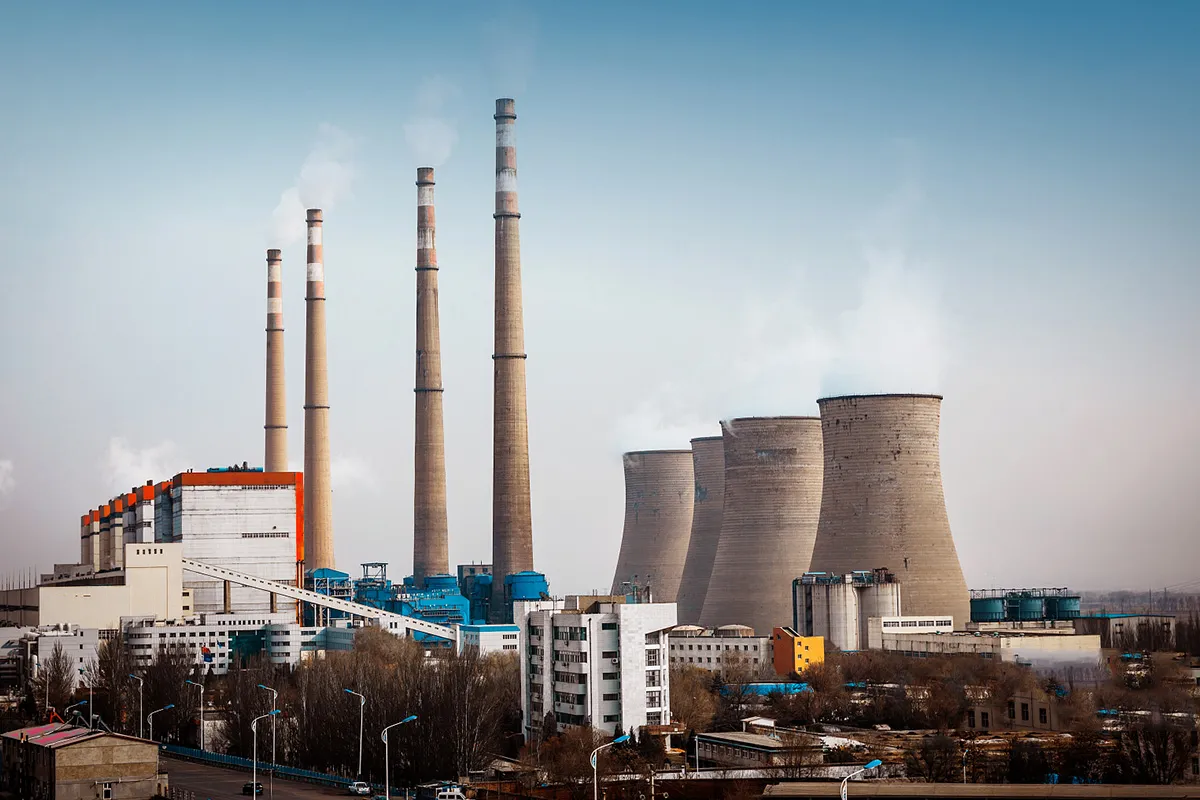 ¿A qué debe prestar atención la construcción de la torre de la chimenea?