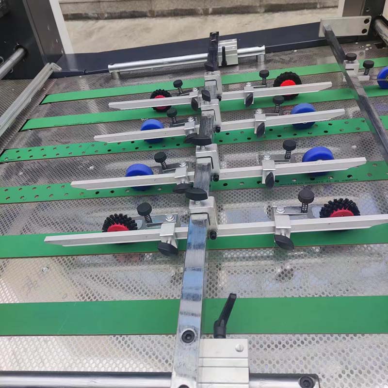 Automatic Laminating Machine With Chain Knife
