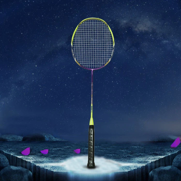 Is it better to play with a light or heavy racket?